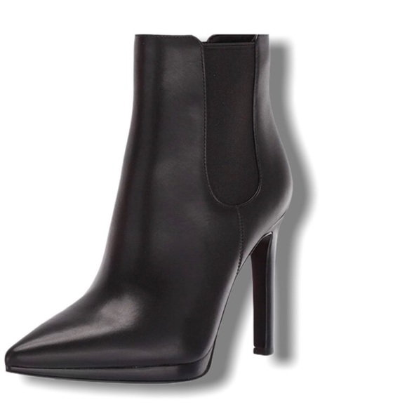 NEW Michael Kors Leather Brielle Bootie size 9 - Picture 2 of 10